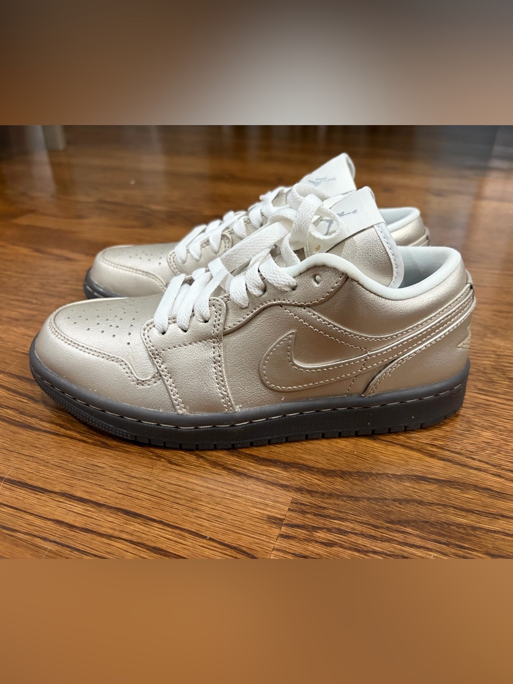 Nike Air Jordan 1 Low SE ‘Metallic Zinc’ Women’s, US 6.5 - Like New